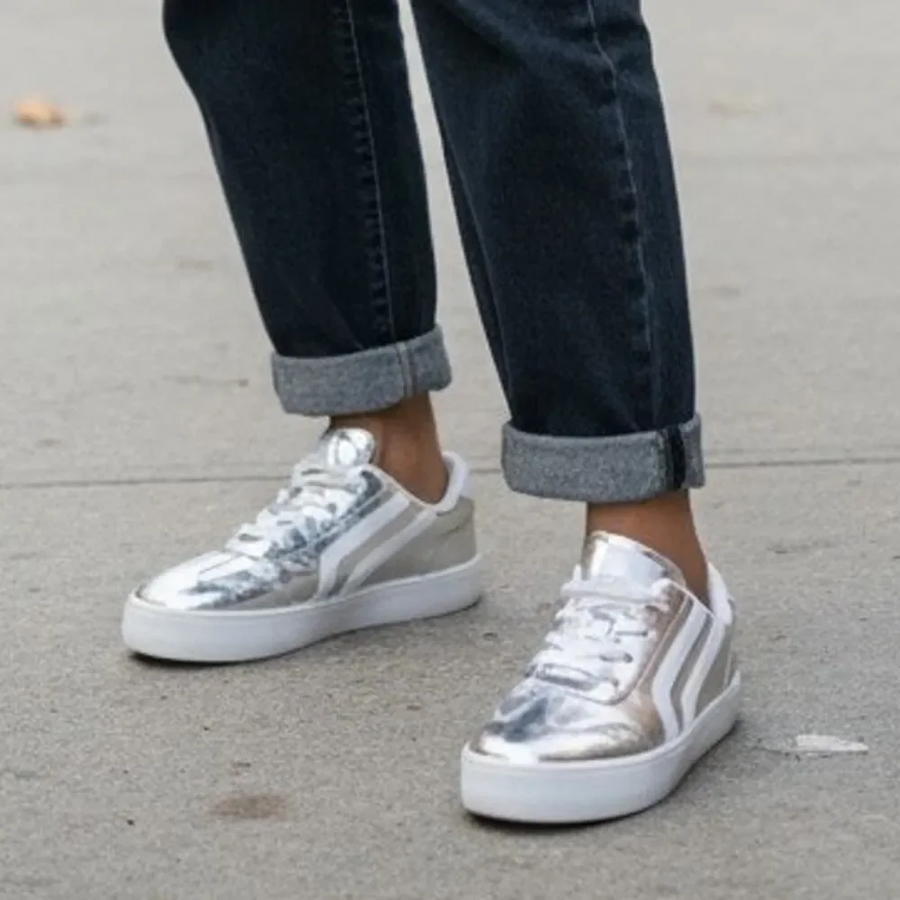 CAT & JACK Girls Metallic Silver & White Casual Sneakers - Size: 2